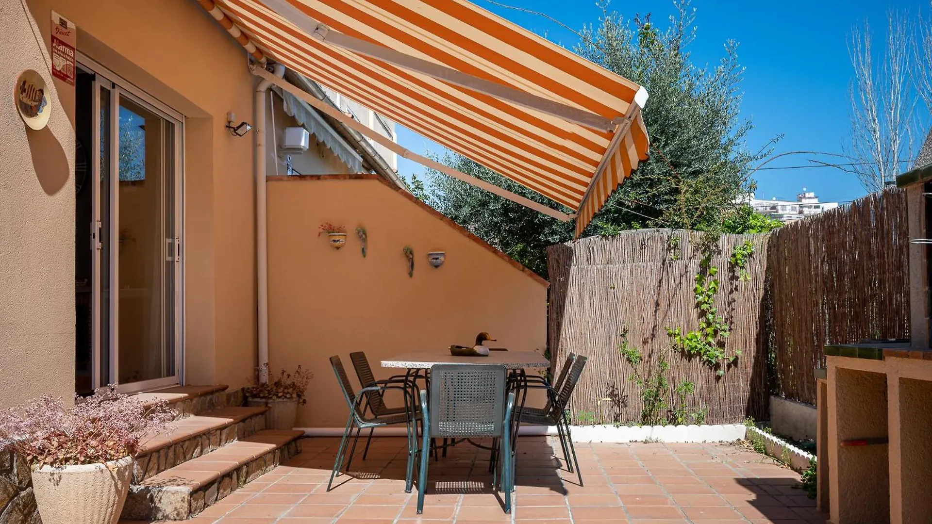 Can Lola Estupenda Casa De 4 Habitaciones Con Jardin A 150 Metros De La Playa Torredembarra Prázdninový dům